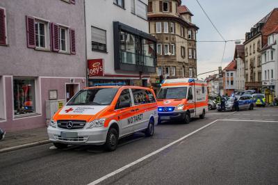 Stuttgart: Audi missachtet Vorfahrt - Motorradfahrer schwer verletzt